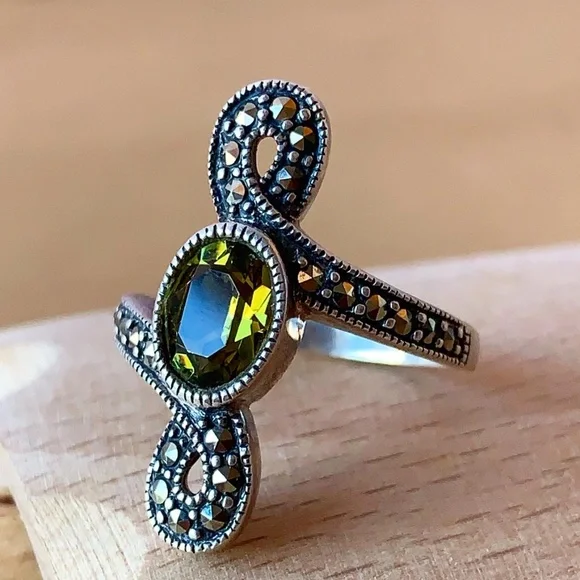 VINTAGE JUDITH JACK STERLING SILVER 925 OLIVE GREEN QUARTZ AND MARCASITE RING
